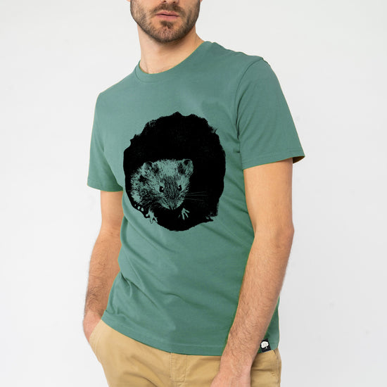 M-STTU169-T-Shirt-aus-Bio-Baumwolle-mit-Druck-Mousie-Green-Bay-Model