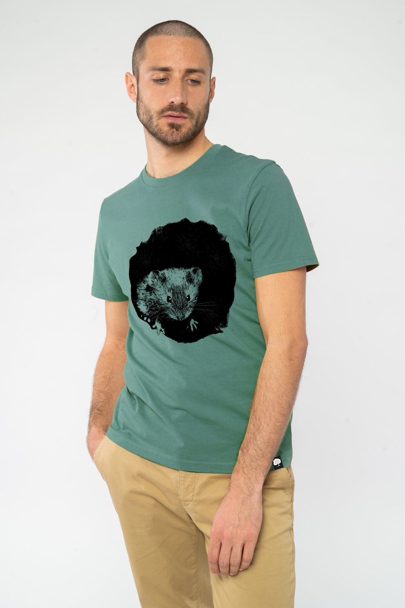 M-STTU169-T-Shirt-aus-Bio-Baumwolle-mit-Druck-Mousie-Green-Bay-Model
