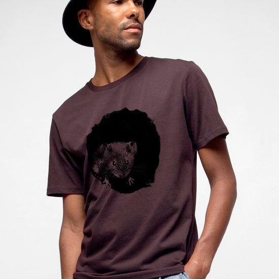 M-STTU169-T-Shirt-aus-Bio-Baumwolle-mit-Druck-Mousie-Red-Brown-Model