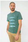 M-STTU169-T-Shirt-aus-Bio-Baumwolle-mit-Druck-Sound-of-of-the-ocean-Green-Bay-Model