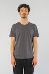 M-STTU647-T-Shirt-mit-offenem-Saum-aus-Bio-Baumwolle-Naturmode-Online-Herren-SENECA-Anthracite-Vorne2
