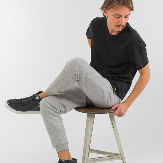 M-STTU647-T-Shirt-mit-offenem-Saum-aus-Bio-Baumwolle-Naturmode-Online-Herren-SENECA-Black-Vorne1