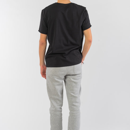M-STTU647-T-Shirt-mit-offenem-Saum-aus-Bio-Baumwolle-Naturmode-Online-Herren-SENECA-Black-Vorne3