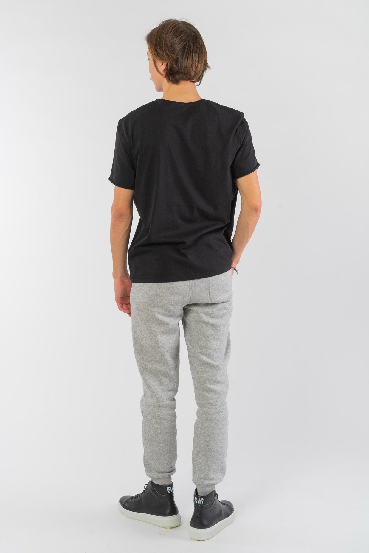M-STTU647-T-Shirt-mit-offenem-Saum-aus-Bio-Baumwolle-Naturmode-Online-Herren-SENECA-Black-Vorne3