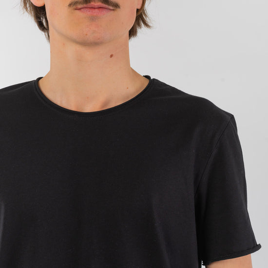 M-STTU647-T-Shirt-mit-offenem-Saum-aus-Bio-Baumwolle-Naturmode-Online-Herren-SENECA-Black-Vorne5