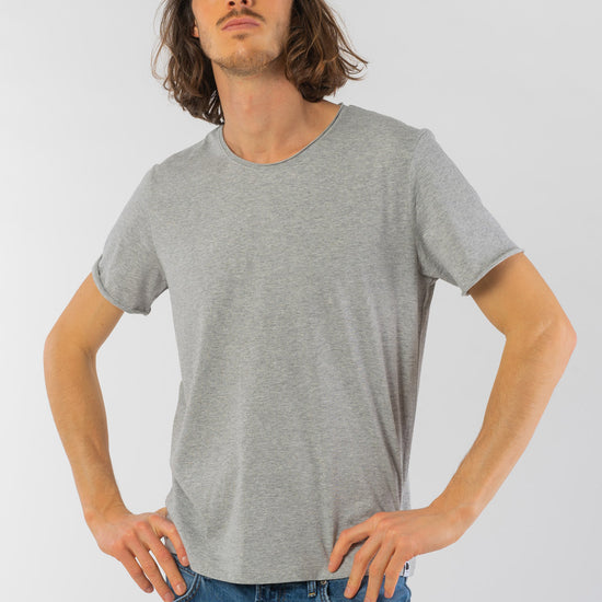 M-STTU647-T-Shirt-mit-offenem-Saum-aus-Bio-Baumwolle-Naturmode-Online-Herren-SENECA-Heather-Grey-Vorne3