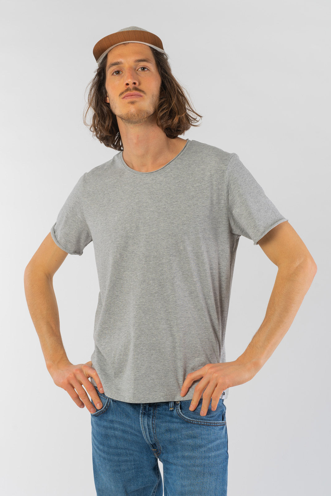 M-STTU647-T-Shirt-mit-offenem-Saum-aus-Bio-Baumwolle-Naturmode-Online-Herren-SENECA-Heather-Grey-Vorne3