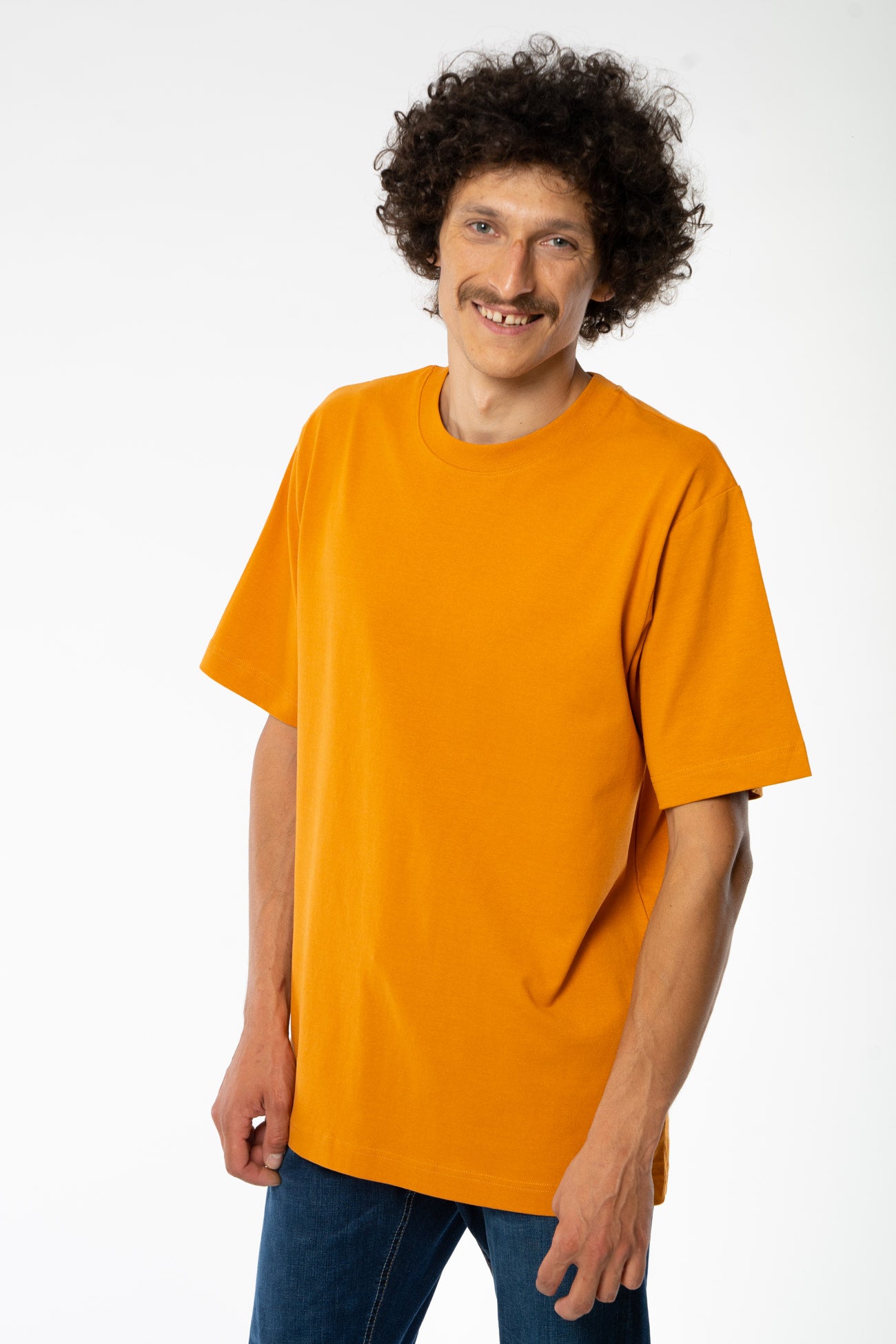 M-STTU788-Relaxed-Fit-Heavy-Weight-T-Shirt-aus-Bio-Baumwolle-Fair-Trade-Klamotten-CYNARI-Day-Fall-Vorne3