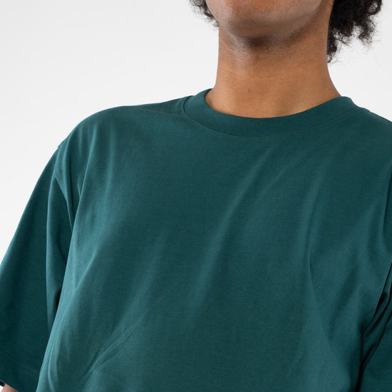 M-STTU788-Relaxed-Fit-Heavy-Weight-T-Shirt-aus-Bio-Baumwolle-Fair-Trade-Klamotten-CYNARI-Glazed-Green-Detail