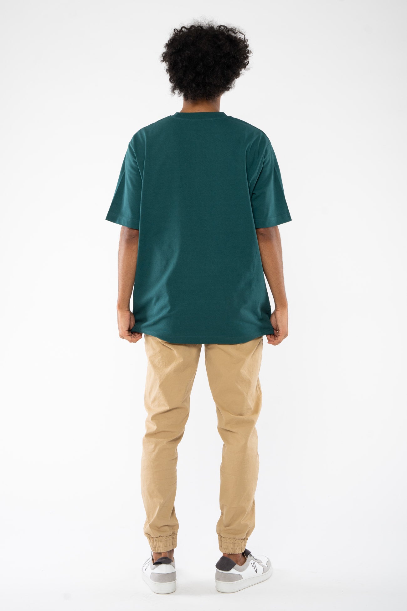 M-STTU788-Relaxed-Fit-Heavy-Weight-T-Shirt-aus-Bio-Baumwolle-Fair-Trade-Klamotten-CYNARI-Glazed-Green-Hinten