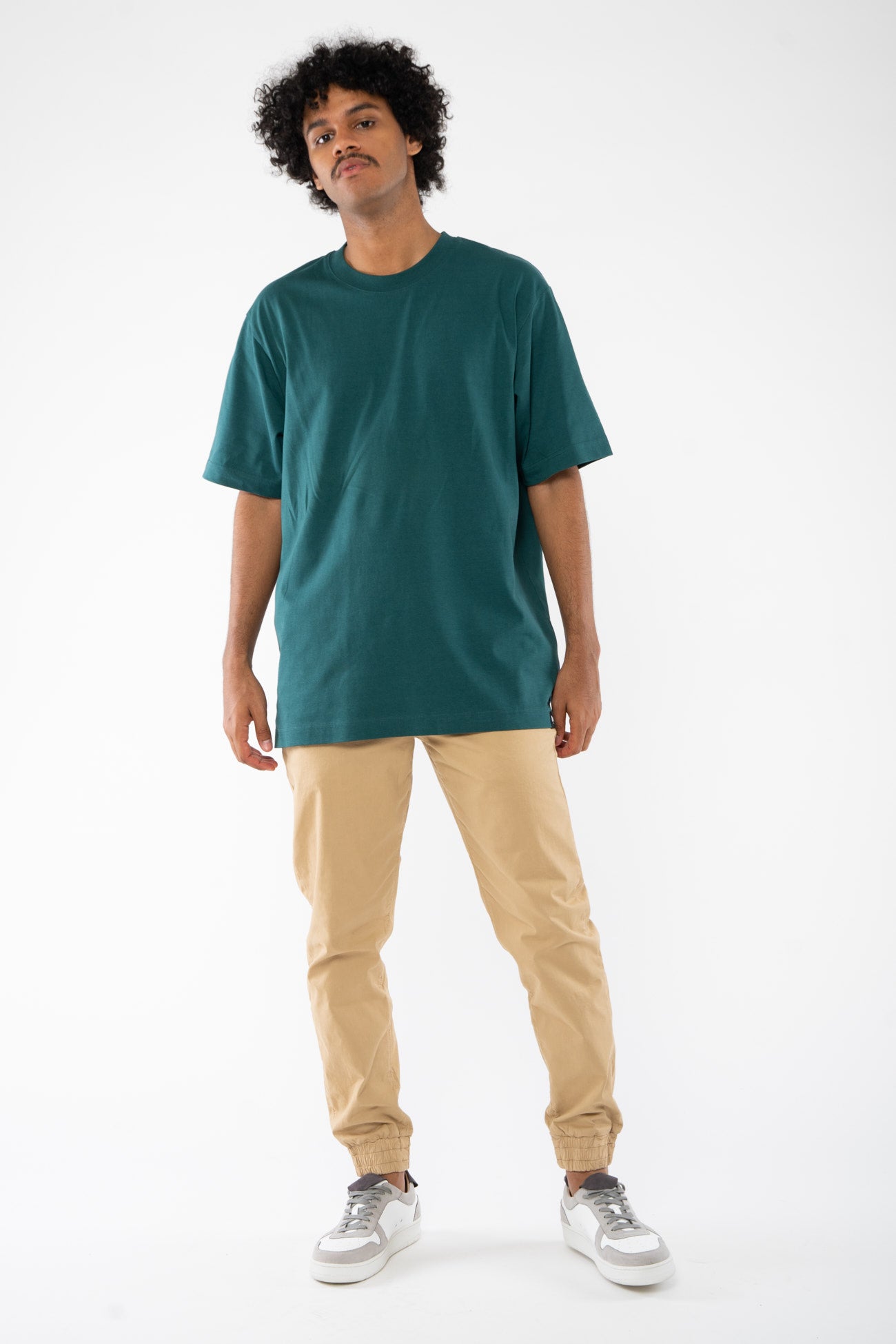 M-STTU788-Relaxed-Fit-Heavy-Weight-T-Shirt-aus-Bio-Baumwolle-Fair-Trade-Klamotten-CYNARI-Glazed-Green-Vorne