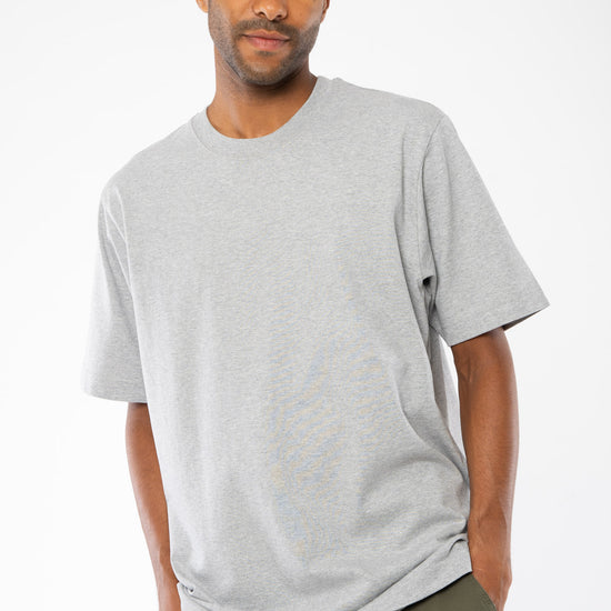 M-STTU788-Relaxed-Fit-Heavy-Weight-T-Shirt-aus-Bio-Baumwolle-Fair-Trade-Klamotten-CYNARI-Heather-Grey-Vorne