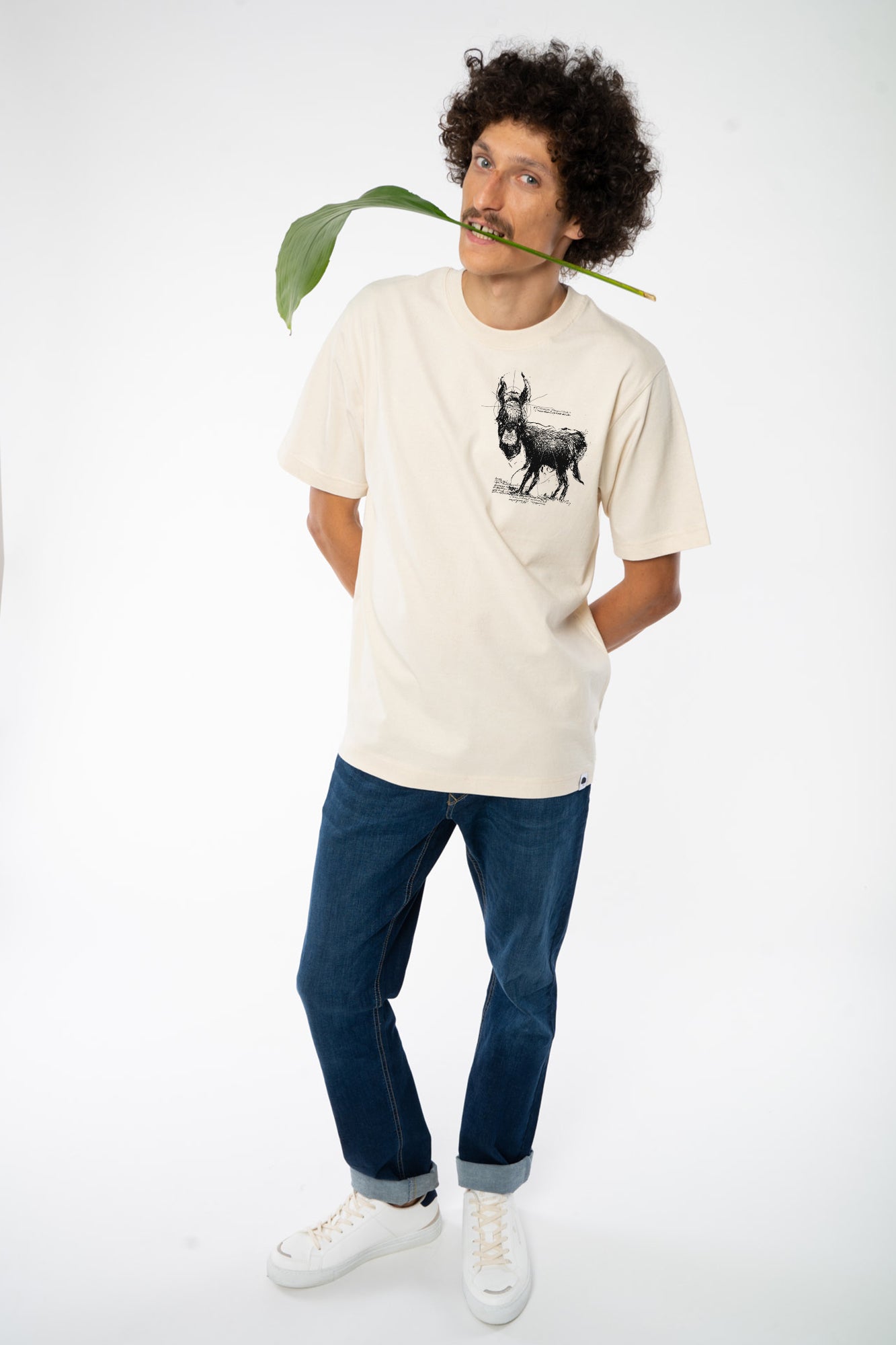M-STTU788-T-Shirt-aus-Bio-Baumwolle-Burro-Natural-Raw-Model