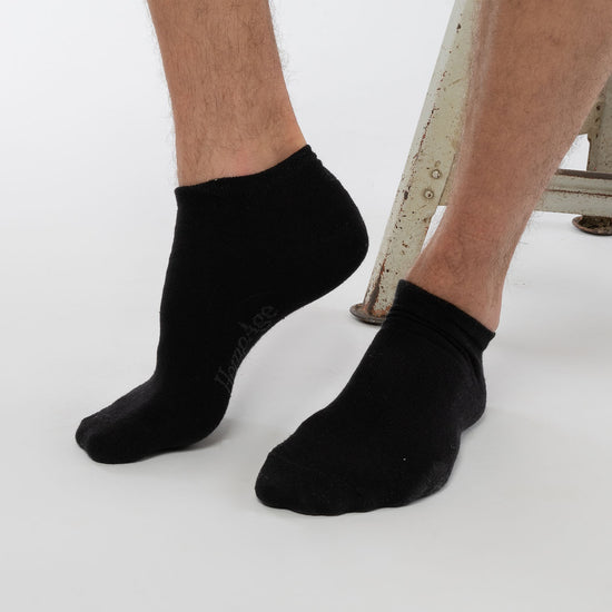 M-Sneaker-Socken-aus-Bio-Baumwolle-Hanf-Faire-Kleidung-Black-Vorne