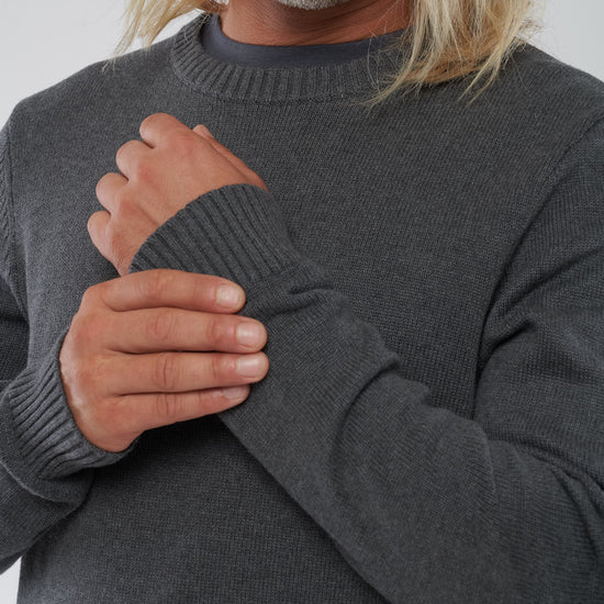 M-TCM2545-Highline-Cotton-Crew-Sweater-aus-Bio-Baumwolle-Naturmode-Online-Herren-ANTIOCHA-Dark-Grey-Heather-DetailkuL3d7Q10Vq4t