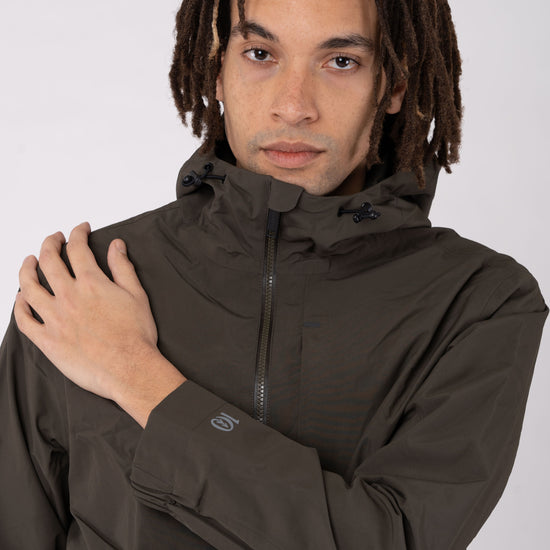 M-TCM3538-NIMBUS-Regenjacke-aus-Recyceltem-Polyester-Fair-Trade-T-Shirt-XENUX-Black-Olive-Green-Vorne23