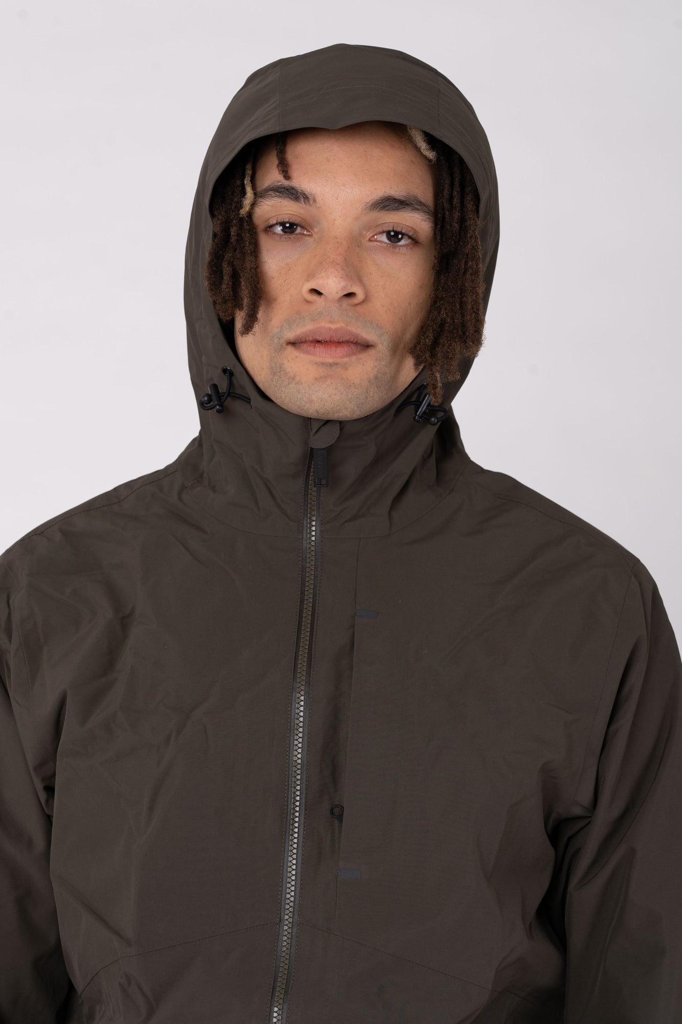 M-TCM3538-NIMBUS-Regenjacke-aus-Recyceltem-Polyester-Fair-Trade-T-Shirt-XENUX-Black-Olive-Green-Vorne25