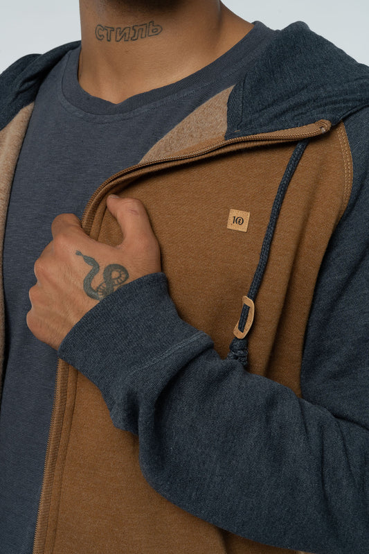 Hoodie aus Bio Baumwolle Recyceltem Polyester in Blue Heather, Detailansicht