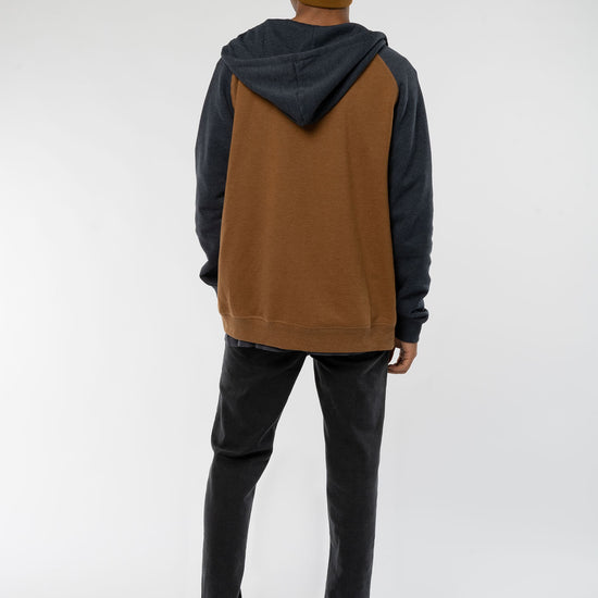 M-Zip-Hoodie-aus-Bio-Baumwolle-recyceltem-Polyester-Mode-Online-Shop-Rubber-Brown-Heather-Dark-Ocean-Blue-Heather-Hinten