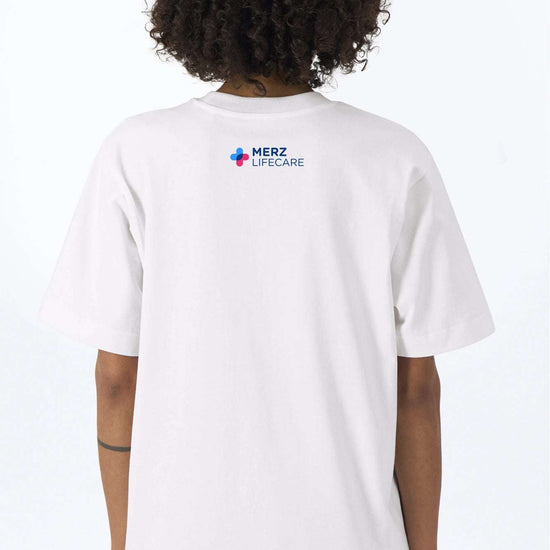 Weißes Heavy-T-Shirt, Rückansicht mit MERZ LIFECare Logo-Print