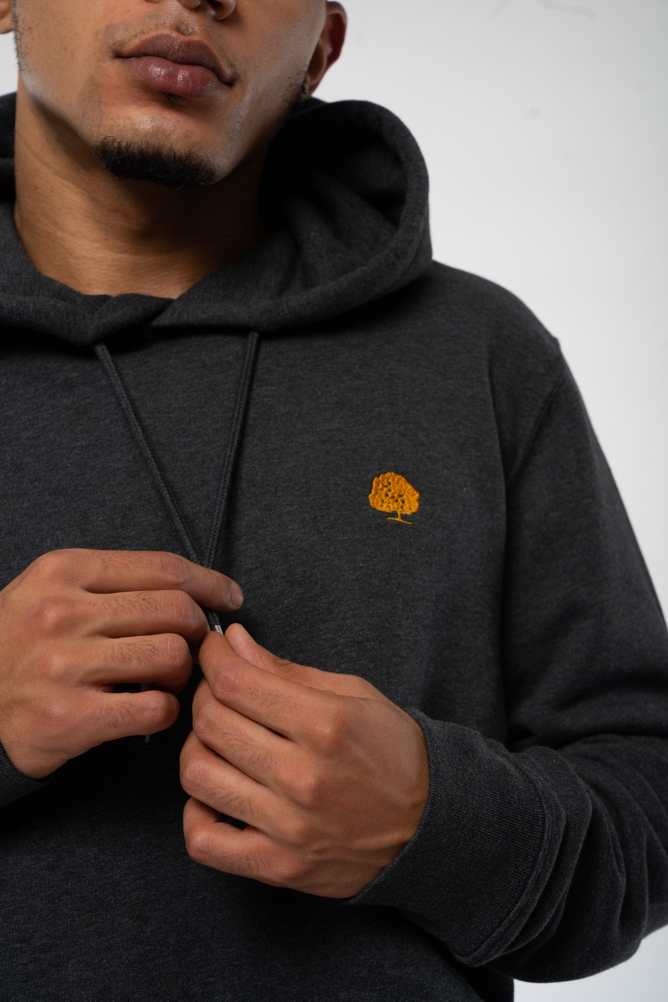 STSU822-standard-hoodie-aus-bio-baumwolle-oeko-fashion-Dark-heather-Grey-Detail