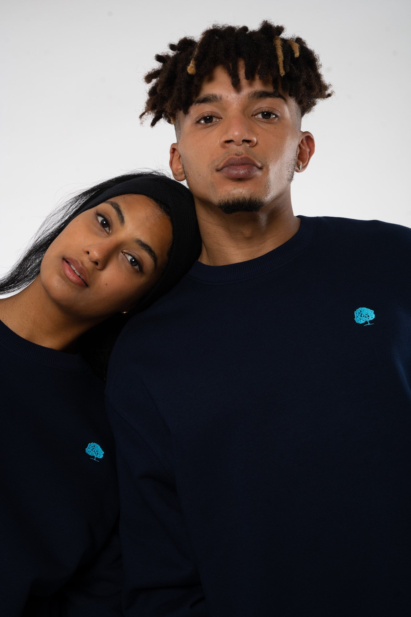 STSU857-boxy-sweatshirt-aus-bio-baumwolle-fair-produzierte-mode-unisex-French-Navy-front