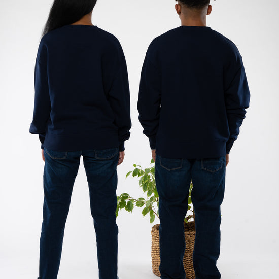 STSU857-boxy-sweatshirt-aus-bio-baumwolle-fair-produzierte-mode-unisex-French-Navy-hinten
