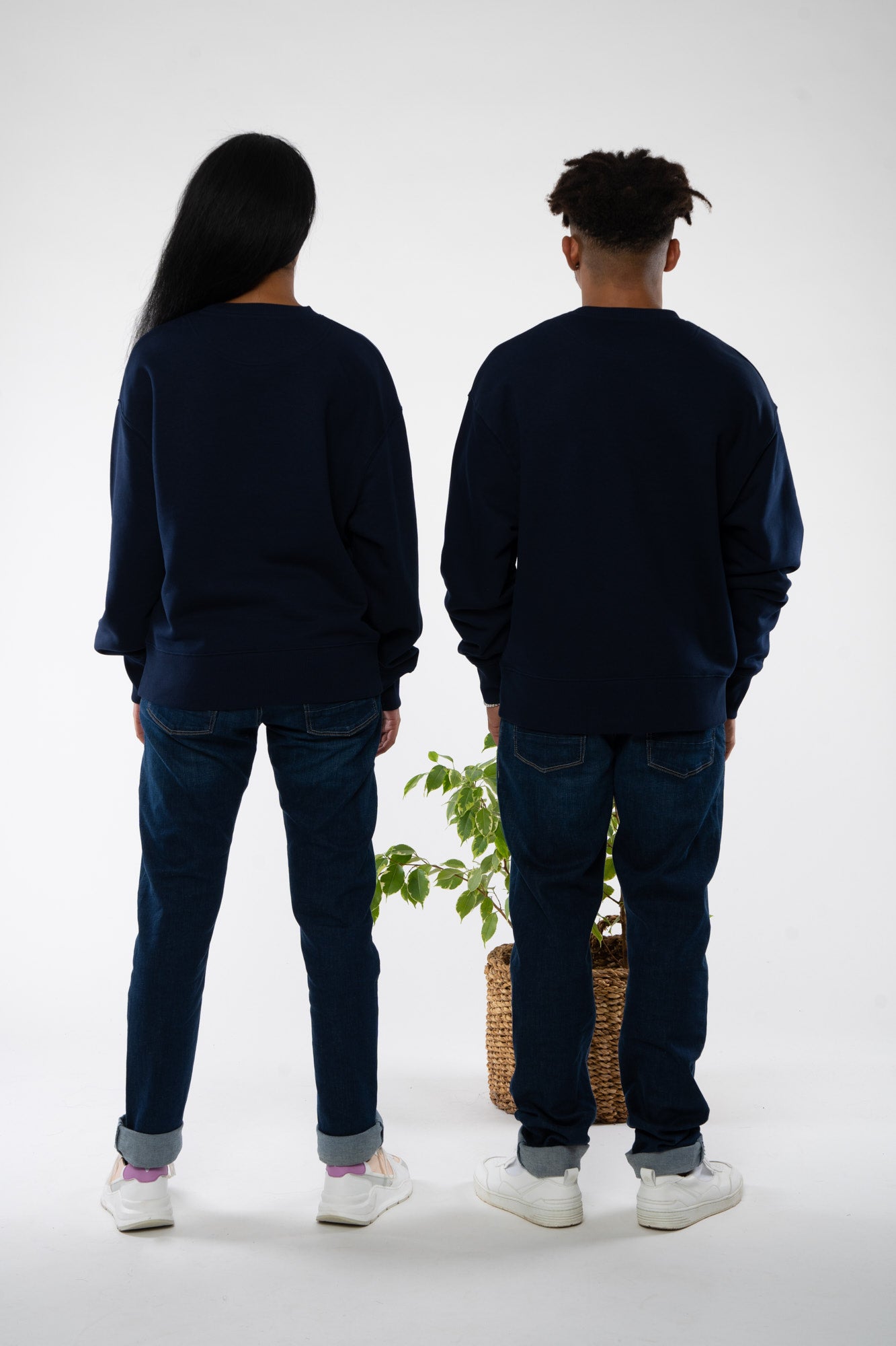 STSU857-boxy-sweatshirt-aus-bio-baumwolle-fair-produzierte-mode-unisex-French-Navy-hinten
