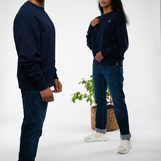STSU857-boxy-sweatshirt-aus-bio-baumwolle-fair-produzierte-mode-unisex-French-Navy-seite