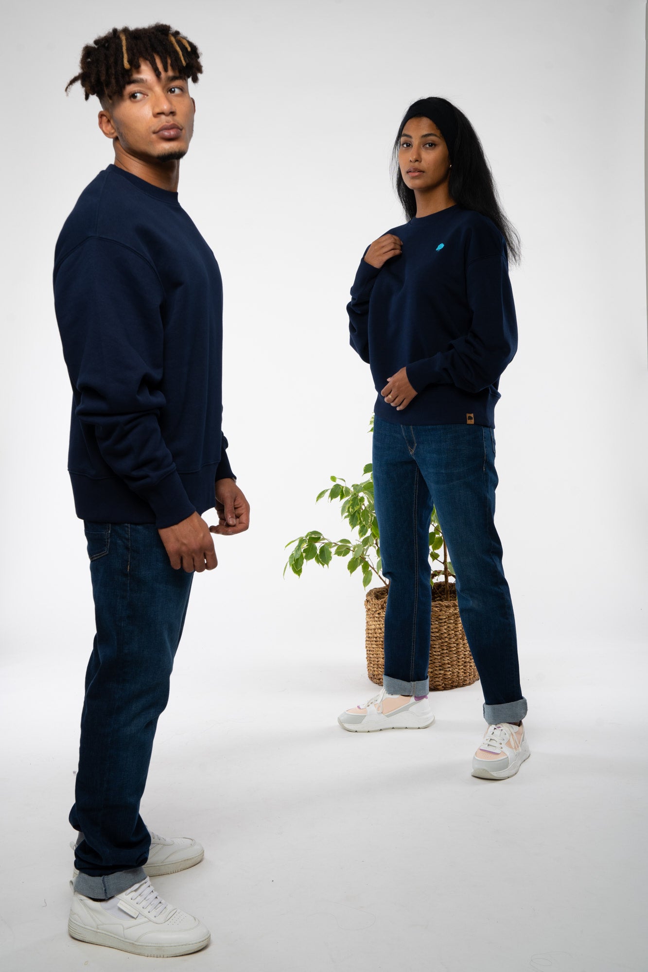 STSU857-boxy-sweatshirt-aus-bio-baumwolle-fair-produzierte-mode-unisex-French-Navy-seite
