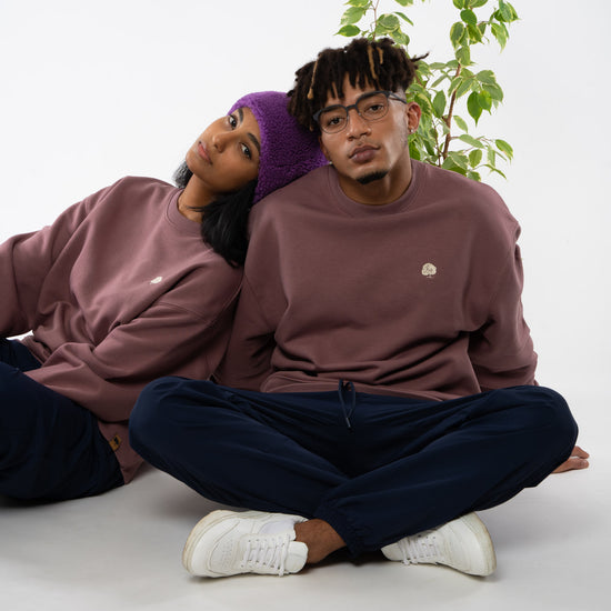 STSU857-boxy-sweatshirt-aus-bio-baumwolle-fair-produzierte-mode-unisex-Kaffa-Coffee-Vorne
