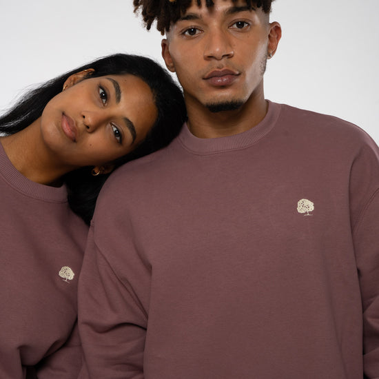 STSU857-boxy-sweatshirt-aus-bio-baumwolle-fair-produzierte-mode-unisex-Kaffa-Coffee-front