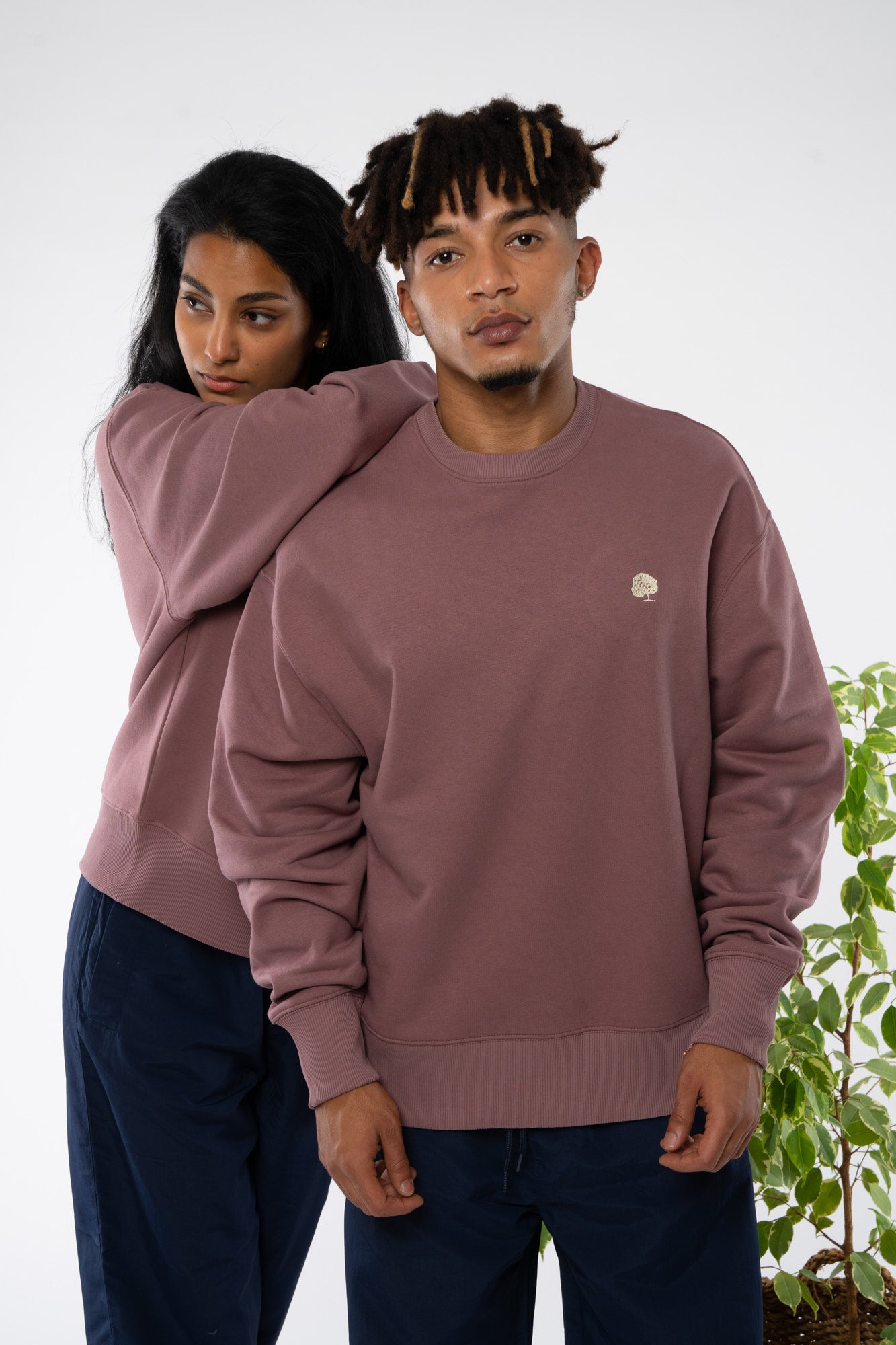 STSU857-boxy-sweatshirt-aus-bio-baumwolle-fair-produzierte-mode-unisex-Kaffa-Coffee-full
