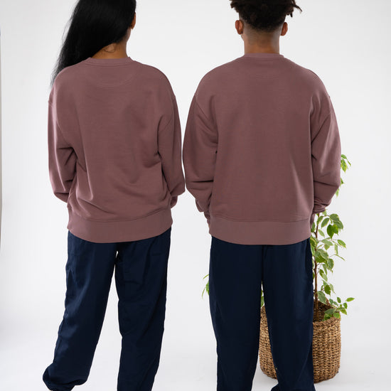 STSU857-boxy-sweatshirt-aus-bio-baumwolle-fair-produzierte-mode-unisex-Kaffa-Coffee-hinten