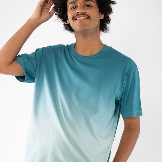 STTU785-dip-dye-boxy-t-shirt-aus-bio-baumwolle-faire-trade-kleidung-unisex-Aloe-Vorne