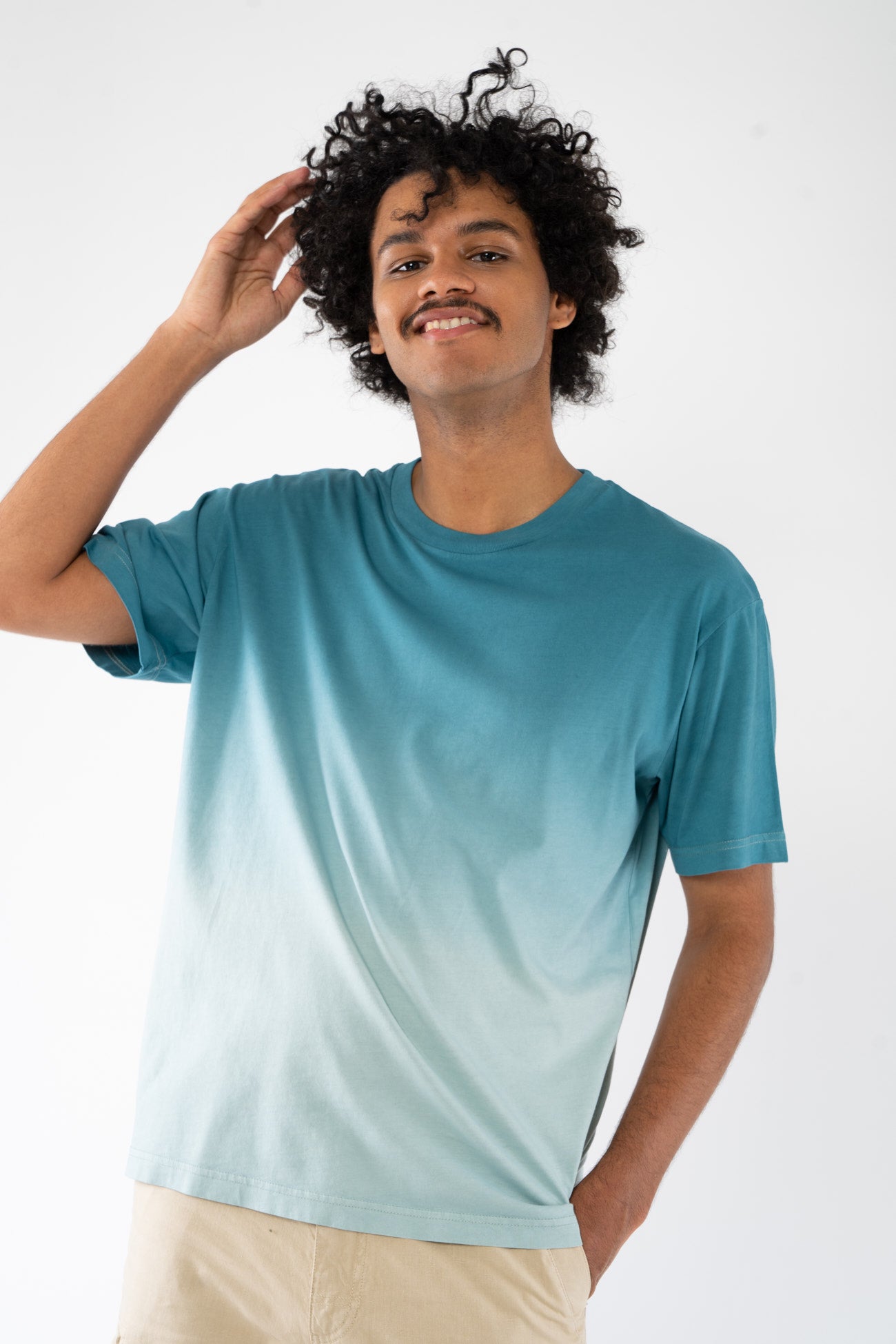 STTU785-dip-dye-boxy-t-shirt-aus-bio-baumwolle-faire-trade-kleidung-unisex-Aloe-Vorne