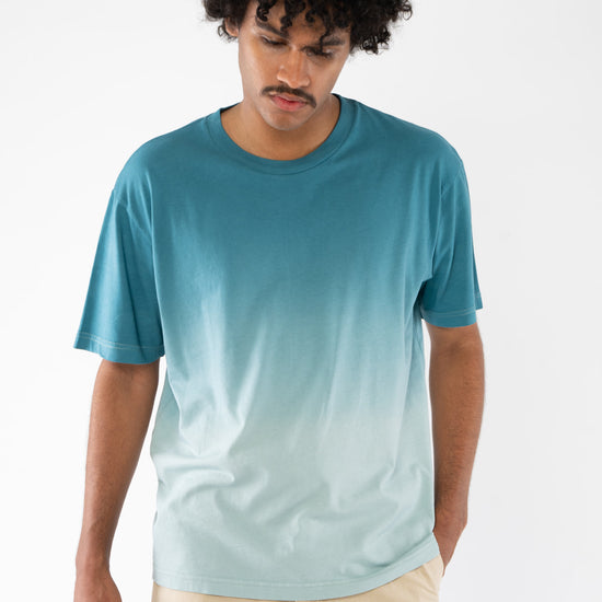 STTU785-dip-dye-boxy-t-shirt-aus-bio-baumwolle-faire-trade-kleidung-unisex-Dip-Dye-Aloe-front