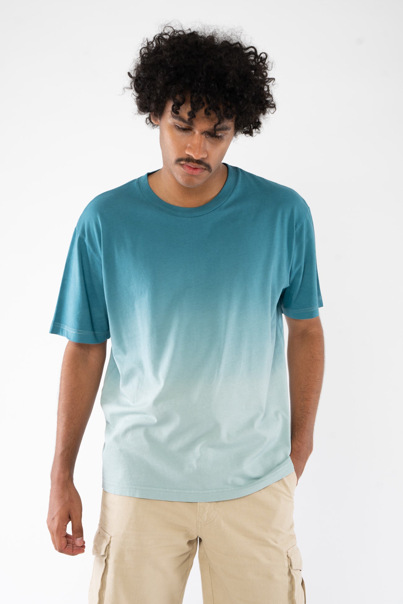 STTU785-dip-dye-boxy-t-shirt-aus-bio-baumwolle-faire-trade-kleidung-unisex-Dip-Dye-Aloe-front