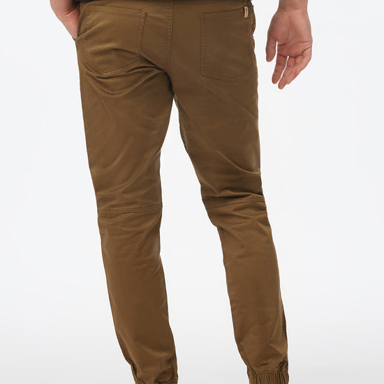 TCM2314-uniform-green-twill-everywhere-jogger-aus-bio-baumwolle-fair-produzierte-mode-herren-back