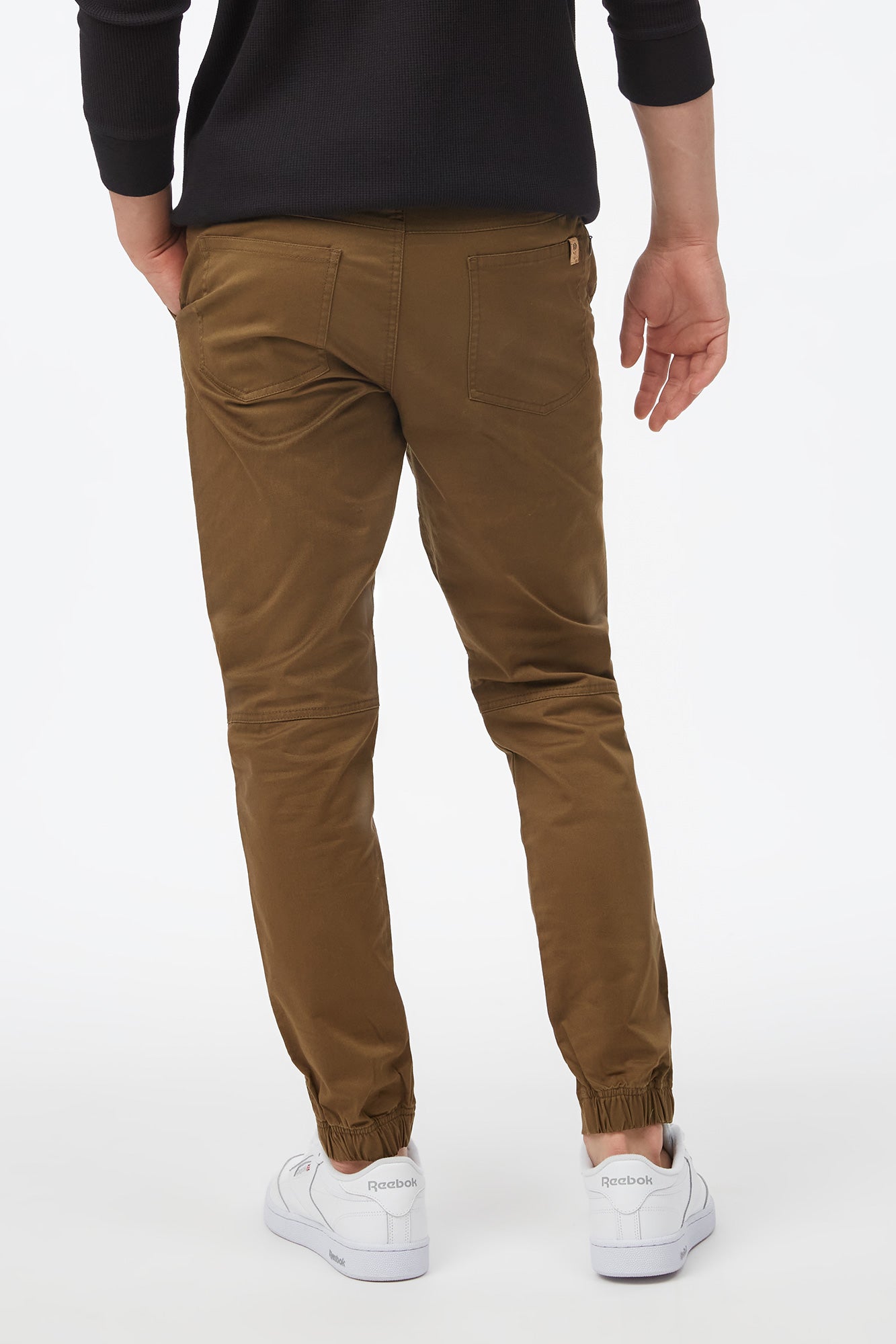 TCM2314-uniform-green-twill-everywhere-jogger-aus-bio-baumwolle-fair-produzierte-mode-herren-back