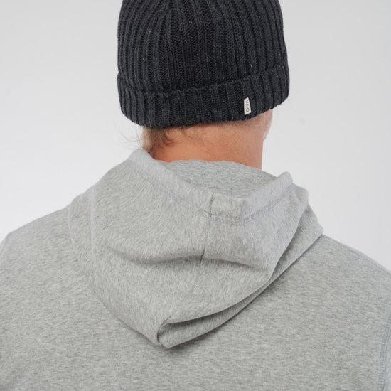 U-GB1310-Emmo-Muetze-Wolle-aus-Bio-Baumwolle-Oeko-Klamotten-Frauen-GEKKA-Dark-Grey-Wool-Hinten