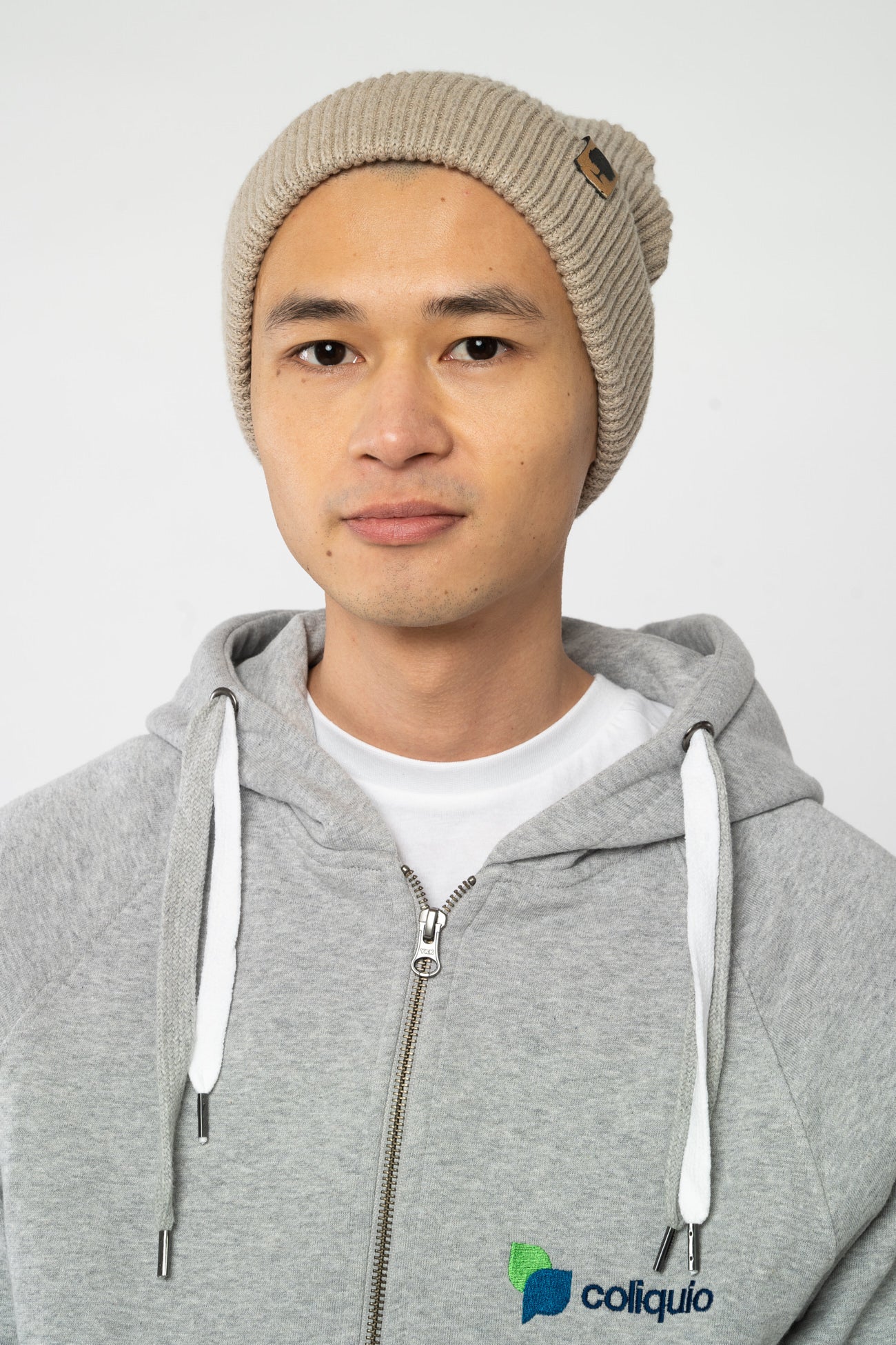 U-STAU771-Fisherman-Beanie-aus-Bio-Baumwolle-Fair-Produzierte-Kleidung-Unisex-MAREKKA-Heather-Sand-Vorne2