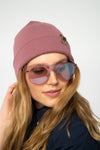 U-STAU772-Rib-Beanie-aus-Bio-Baumwolle-Recyceltes-Polyester-Organic-Kleidung-Unisex-VOYES-Hibiskus-Rose-Vorne2