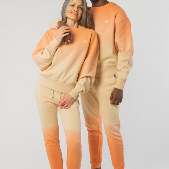 U-STBM570-Dip-Dye-Jogginghose-aus-Bio-Baumwolle-Bio-Mode-Online-Unisex-ZUHAL-Dip-Dye-MushroomBarley-Vorne2