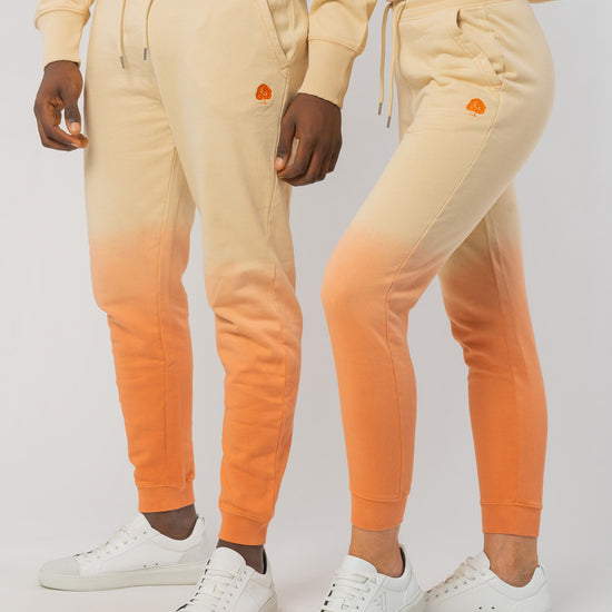 U-STBM570-Dip-Dye-Jogginghose-aus-Bio-Baumwolle-Bio-Mode-Online-Unisex-ZUHAL-Dip-Dye-MushroomBarley-Vorne4