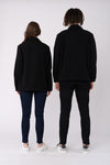 U-STJU845-unisex-overshirt-aus-recyceltem-polyester-faire-kleidung-Vorne-Black1