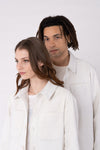 U-STJU845-unisex-overshirt-aus-recyceltem-polyester-faire-kleidung-Vorne-White3