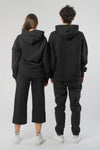 U-STSU856-Boxy-Hoodie-aus-Bio-Baumwolle-Bio-Baumwolle-Kleidung-Unisex-SAIGA-Black-Vorne4