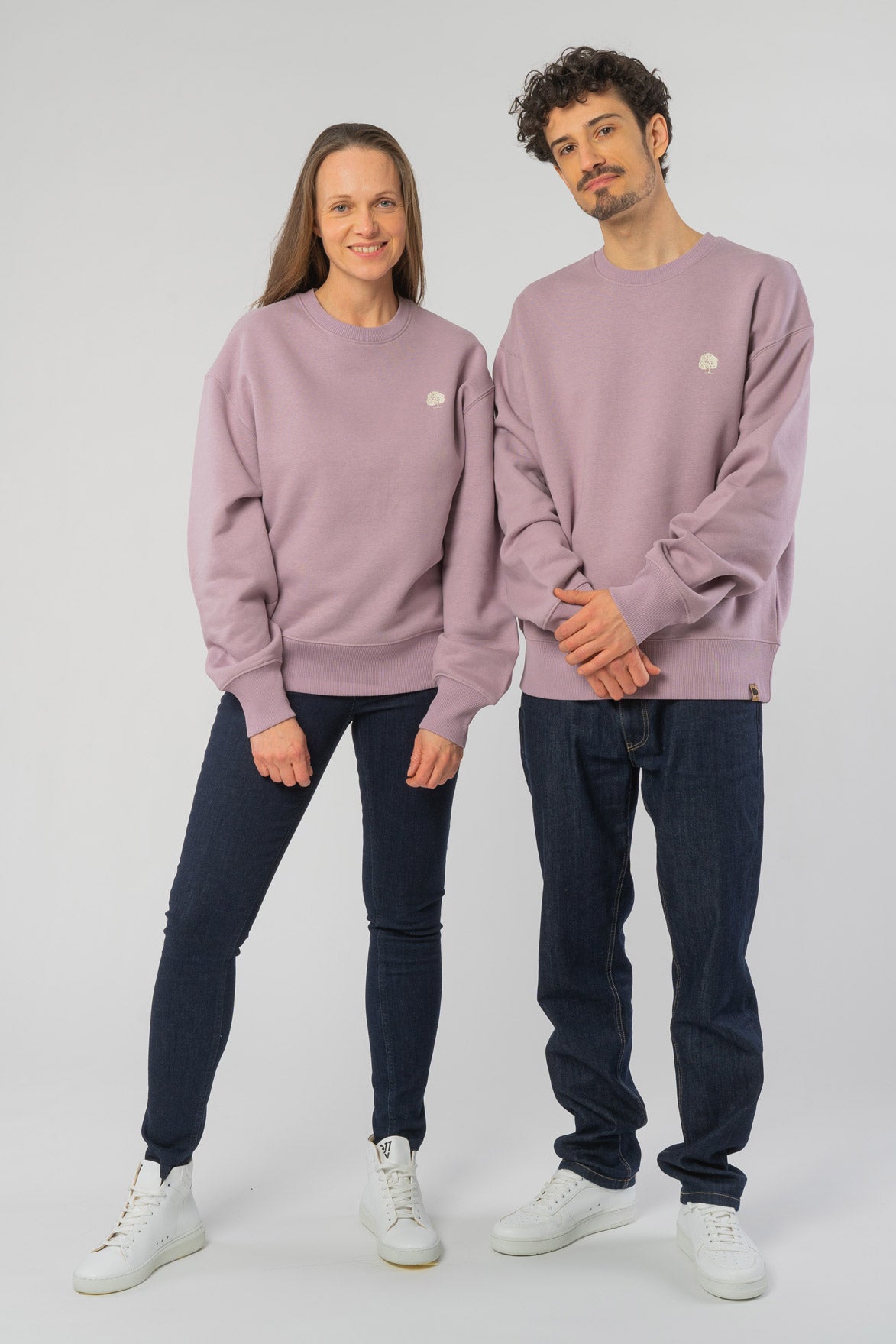 U-STSU857-Boxy-Sweatshirt-aus-Bio-Baumwolle-Fair-Produzierte-Mode-Unisex-NALU-Lilac-Petal-Vorne2