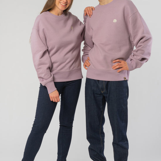 U-STSU857-Boxy-Sweatshirt-aus-Bio-Baumwolle-Fair-Produzierte-Mode-Unisex-NALU-Lilac-Petal-Vorne3